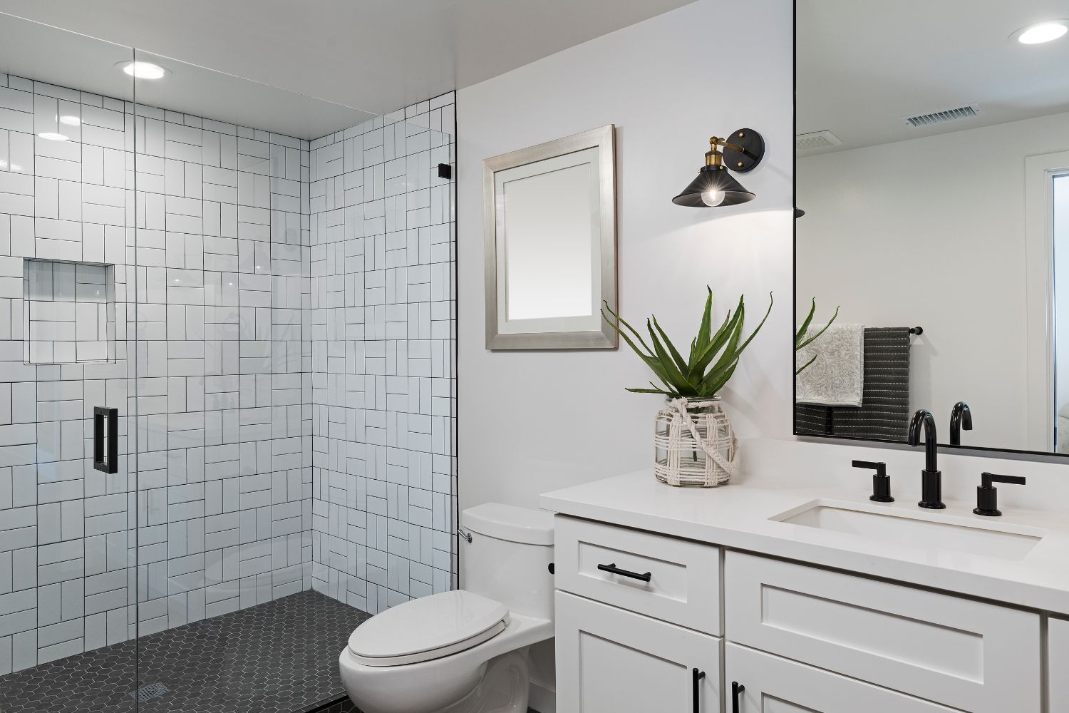 Reforma de baño Construcciones y Reformas Sanframur