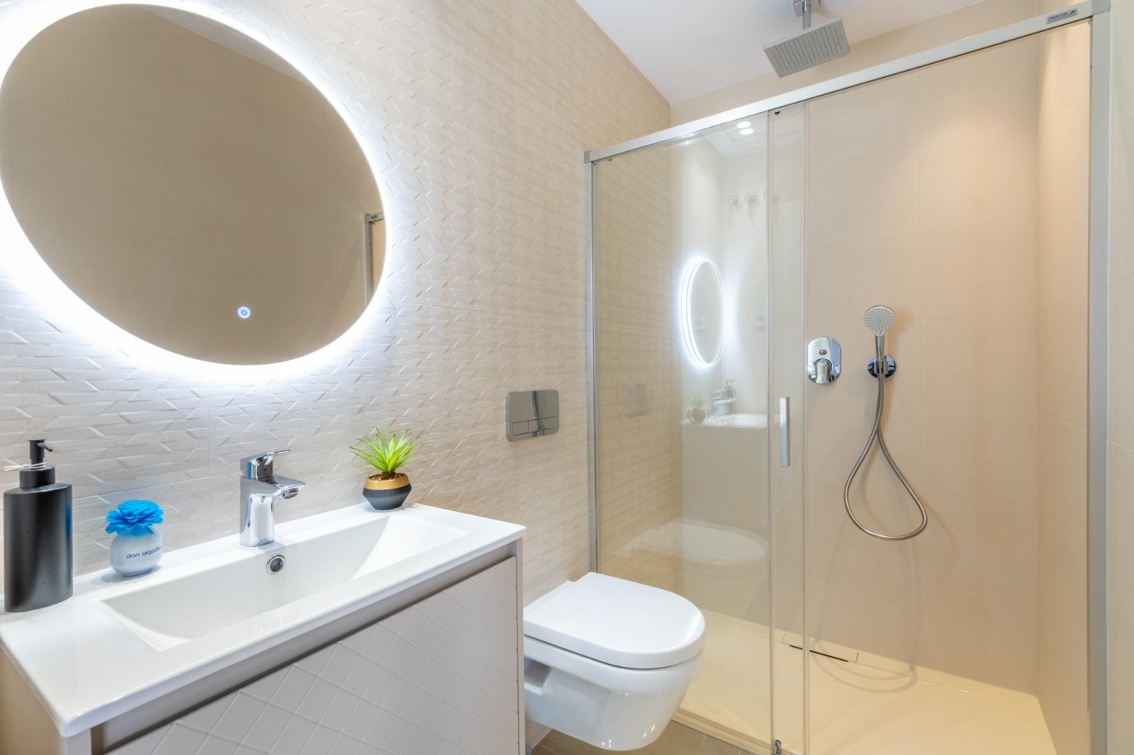 Reforma de baño Construcciones y Reformas Sanframur